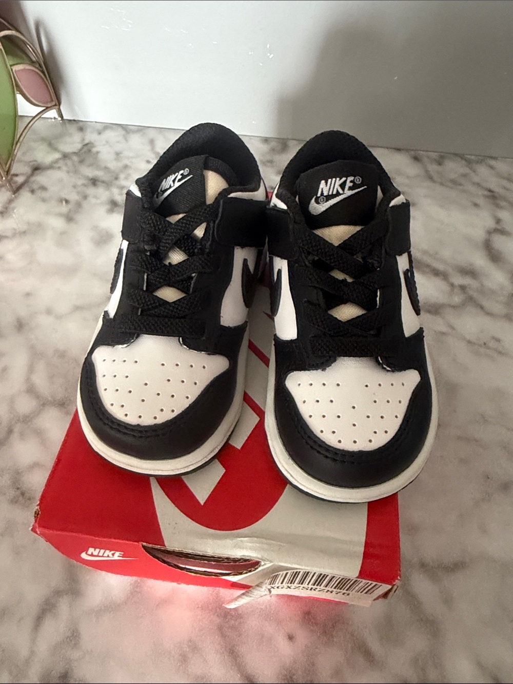 Nike Kids Black and White Low-Top Sneakers with Red Box Accent